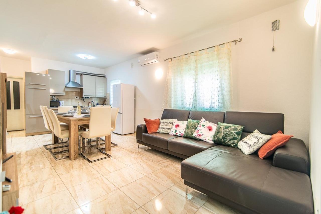 Holiday House Vlahovich Villa Tinjan Ngoại thất bức ảnh